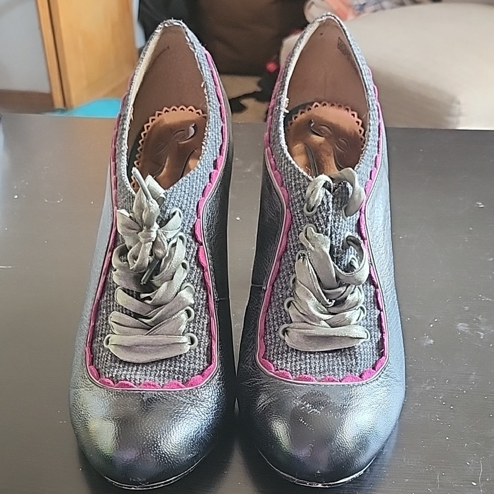 Stylish Black and Pink Women's Shoes